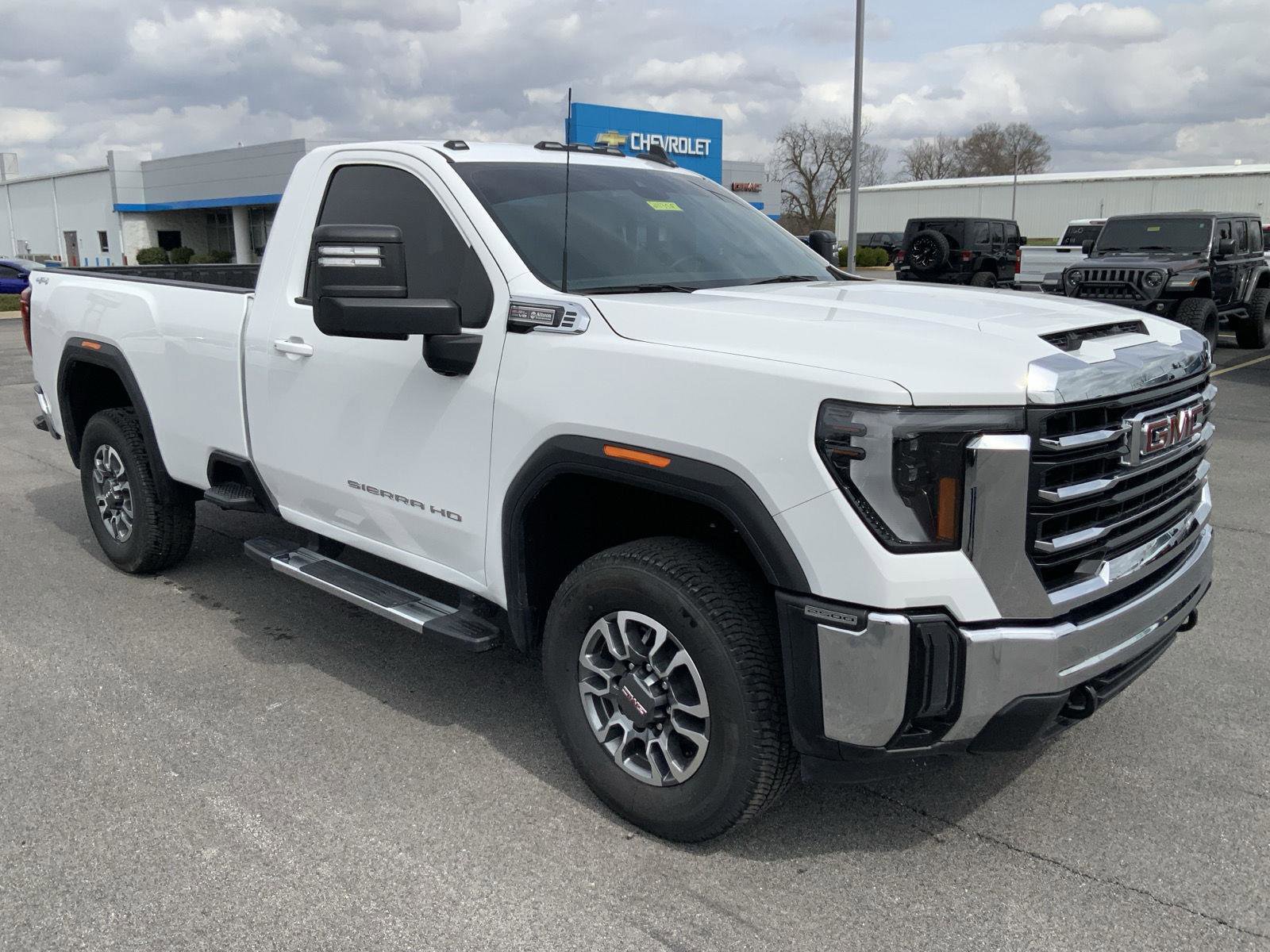 Used 2025 GMC Sierra 2500 SLE w/ SLE Convenience Package image 2
