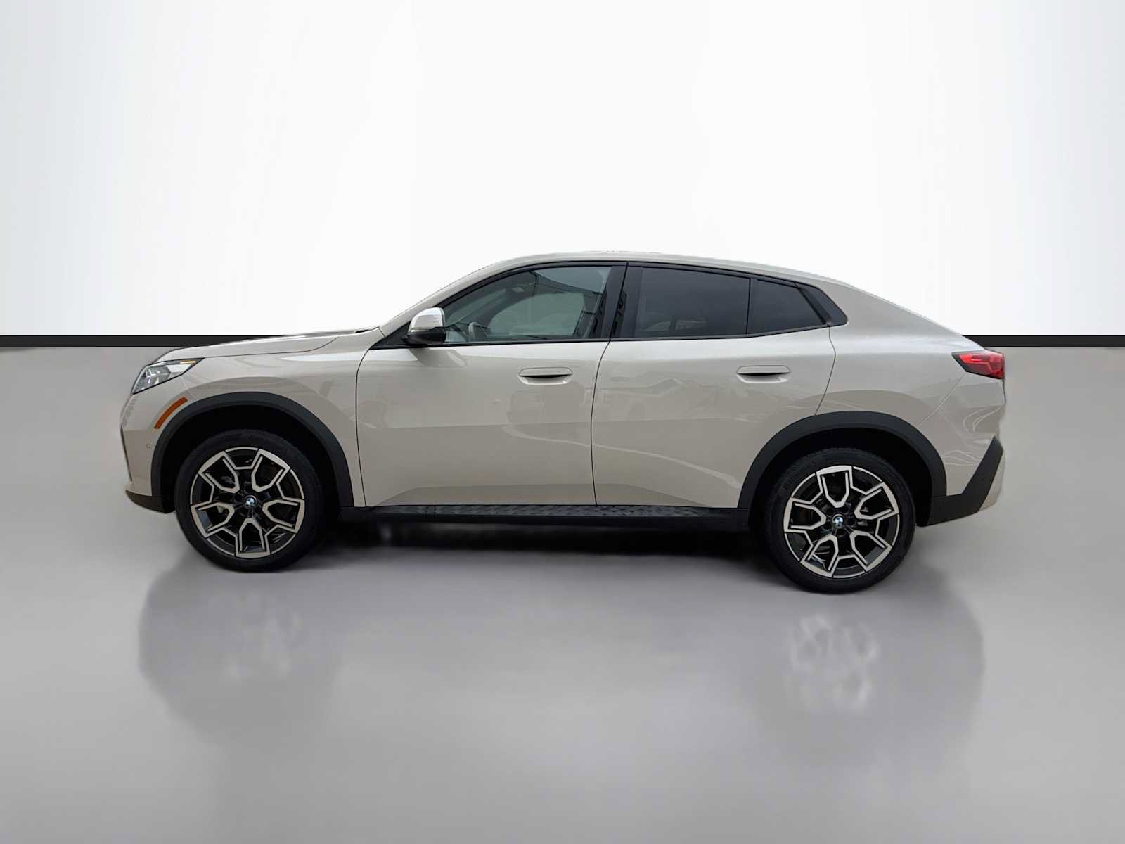 Used 2026 BMW X2 xDrive28i AWD/4WD image 5