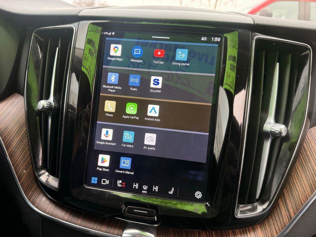 Used 2023 Volvo XC60 B5 Plus w/ Climate Package image 17