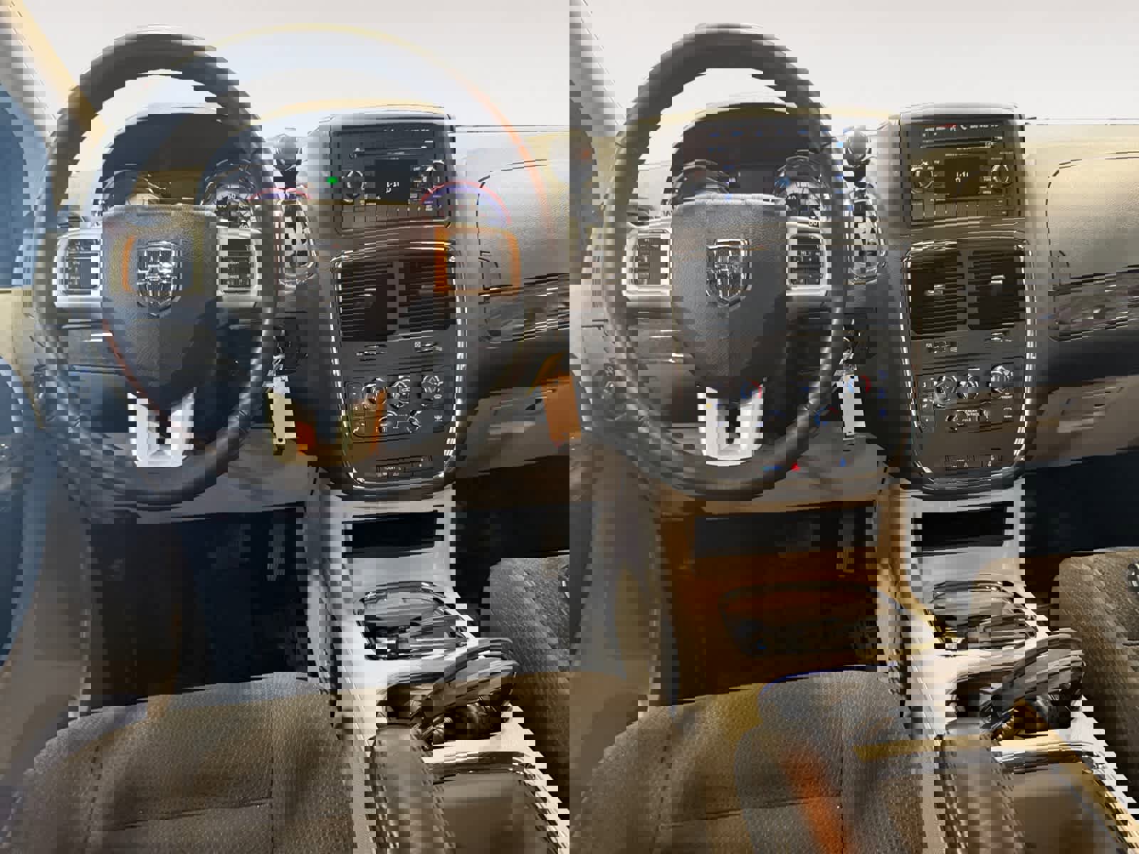 Used 2015 Dodge Grand Caravan SXT w/ UConnect Hands-Free Group image 11