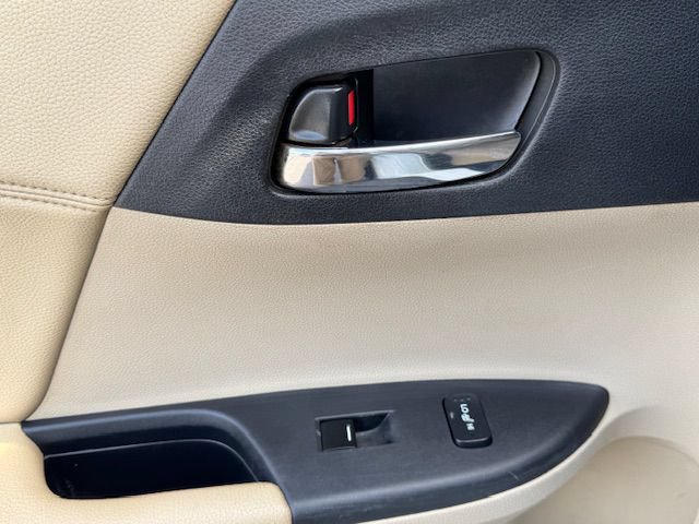 Used 2017 Honda Accord Touring image 16