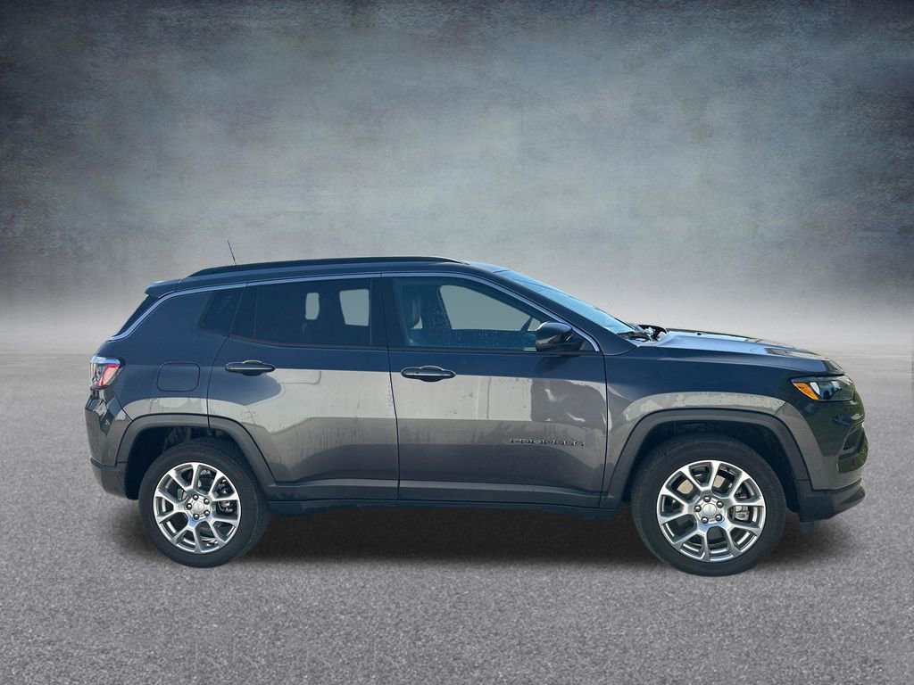 Used 2023 Jeep Compass Latitude image 6