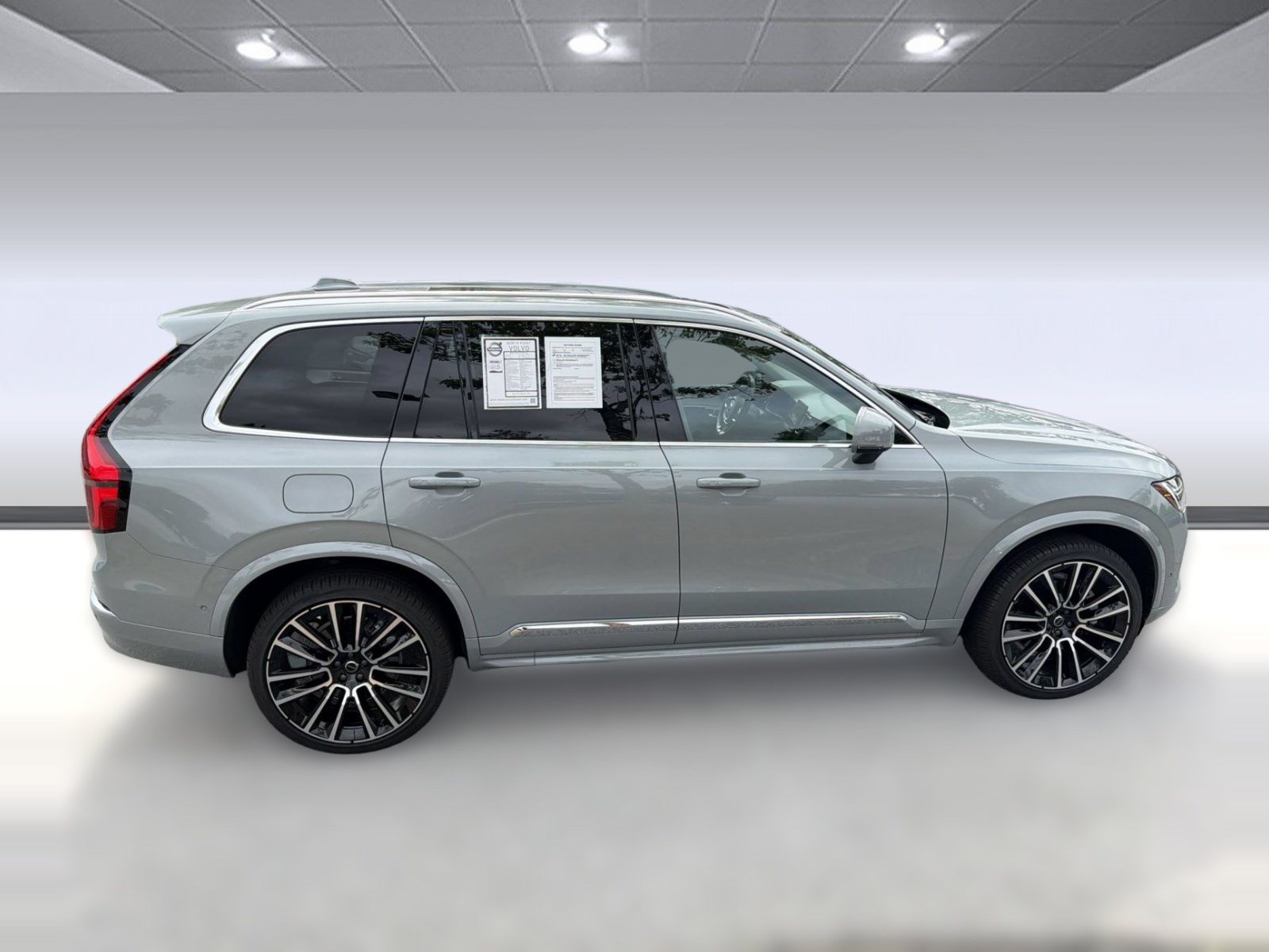 Certified 2025 Volvo XC90 B5 Plus AWD/4WD image 8