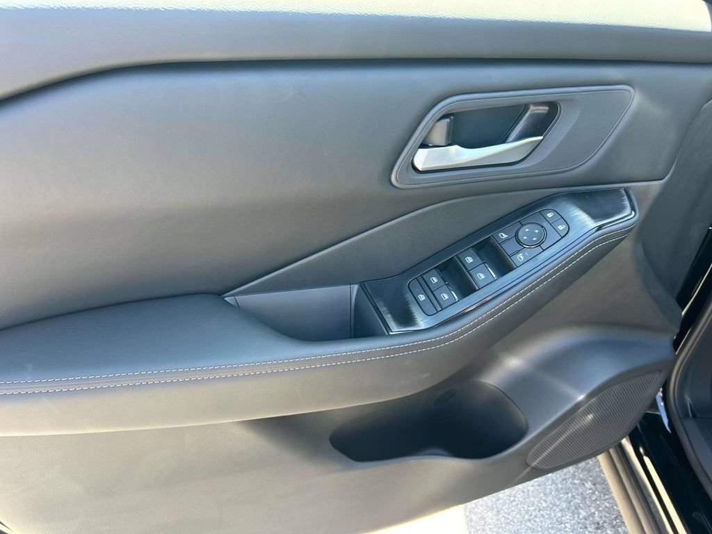 New 2026 Nissan Rogue SV FWD image 17