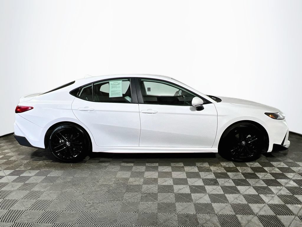Used 2025 Toyota Camry SE FWD image 8