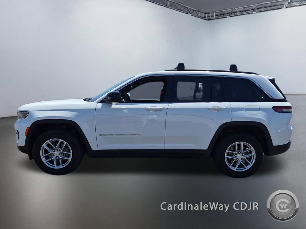Used 2024 Jeep Grand Cherokee Laredo X AWD/4WD image 6