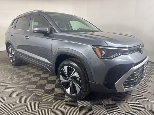 New 2026 Volkswagen Taos SE AWD/4WD image 1