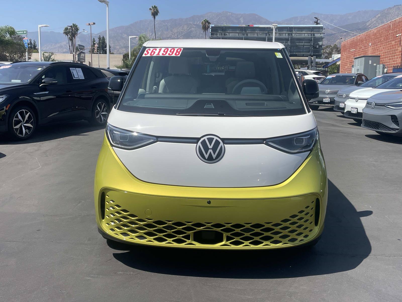 Certified 2025 Volkswagen ID. Buzz Pro S Plus AWD/4WD image 2