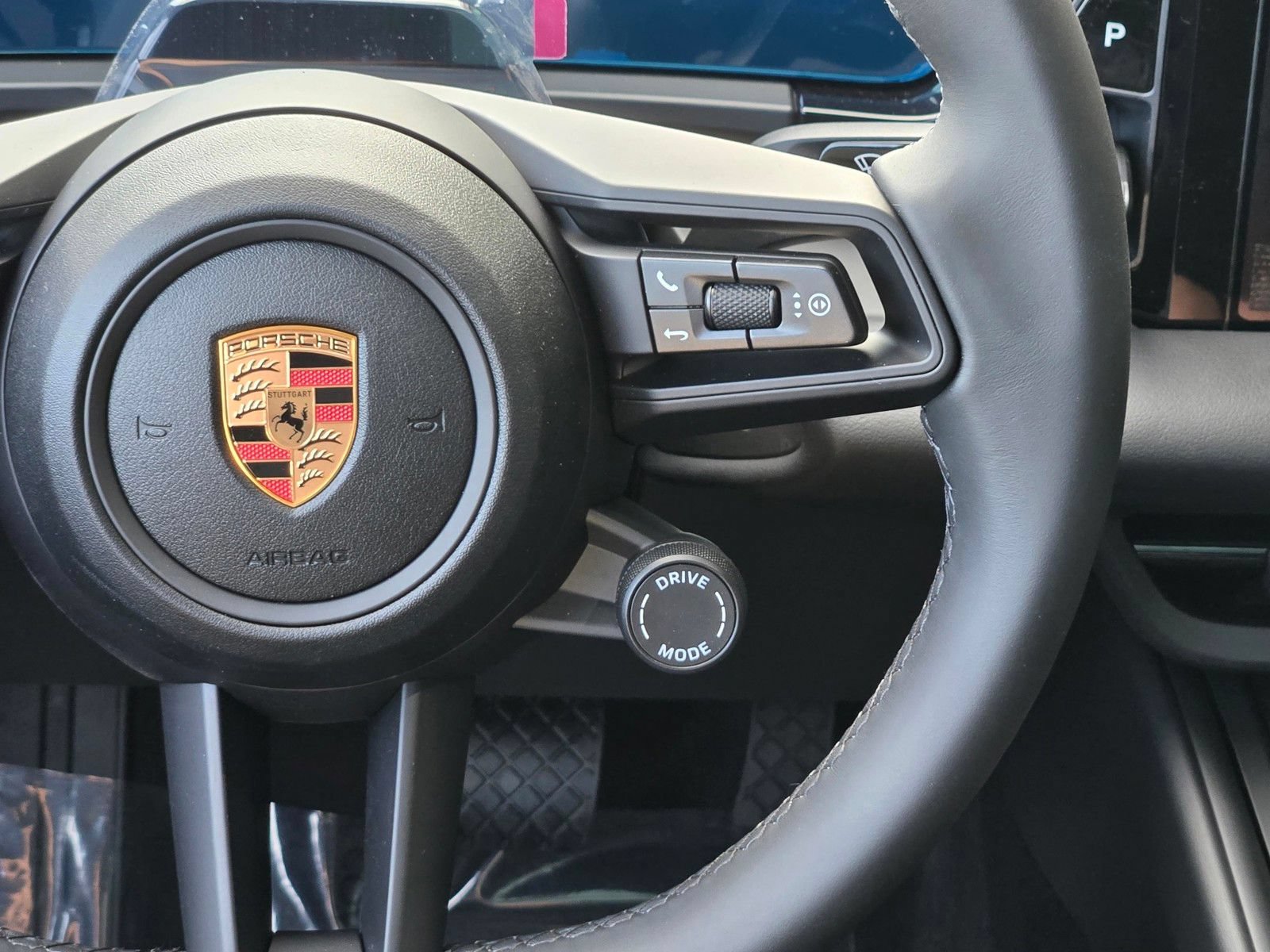 New 2026 Porsche Macan 4 Electric AWD/4WD image 17