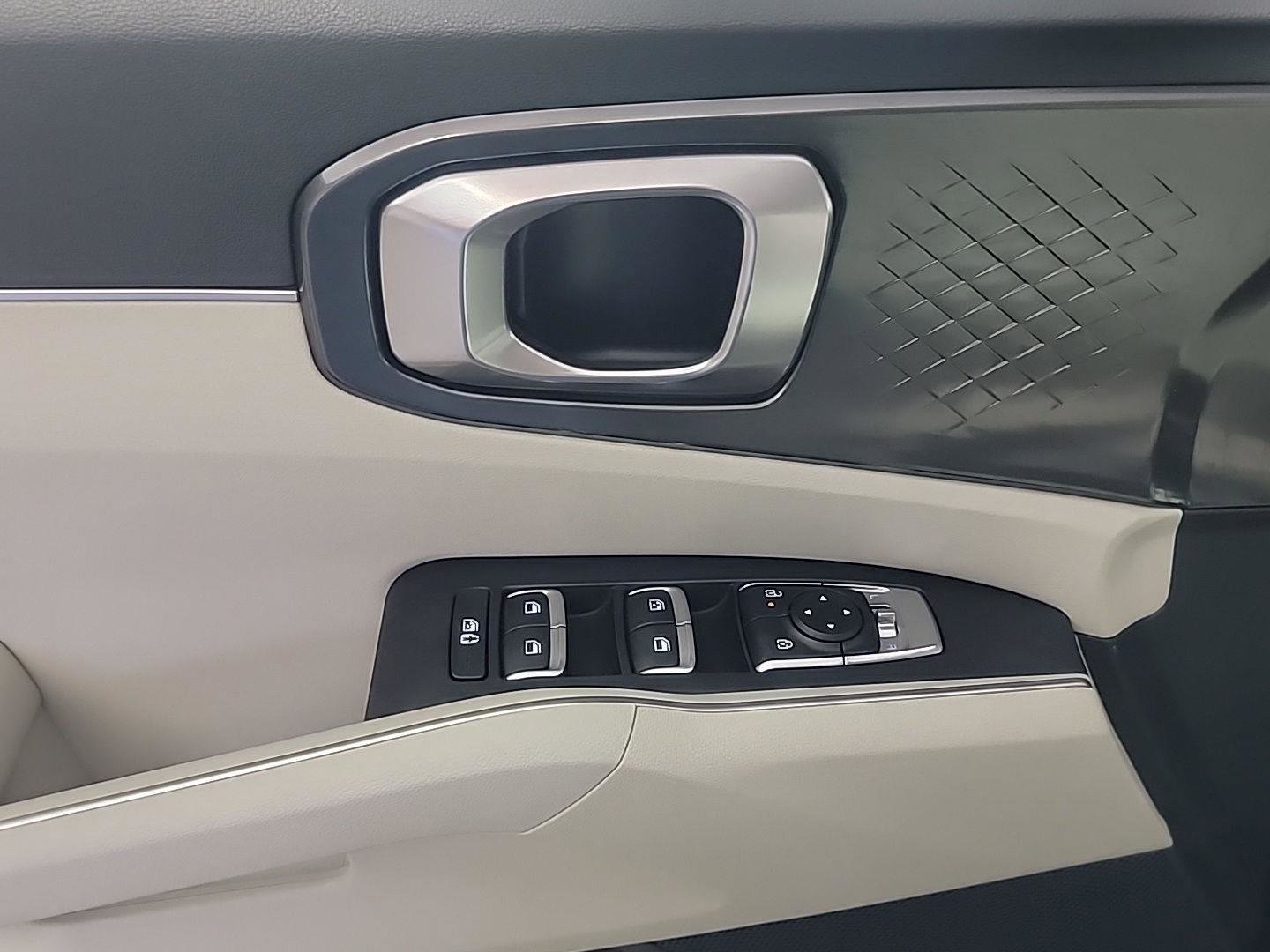 Used 2025 Kia Sorento S image 37