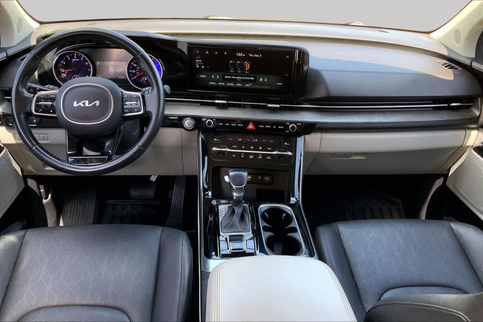 Used 2022 Kia Carnival EX FWD image 16