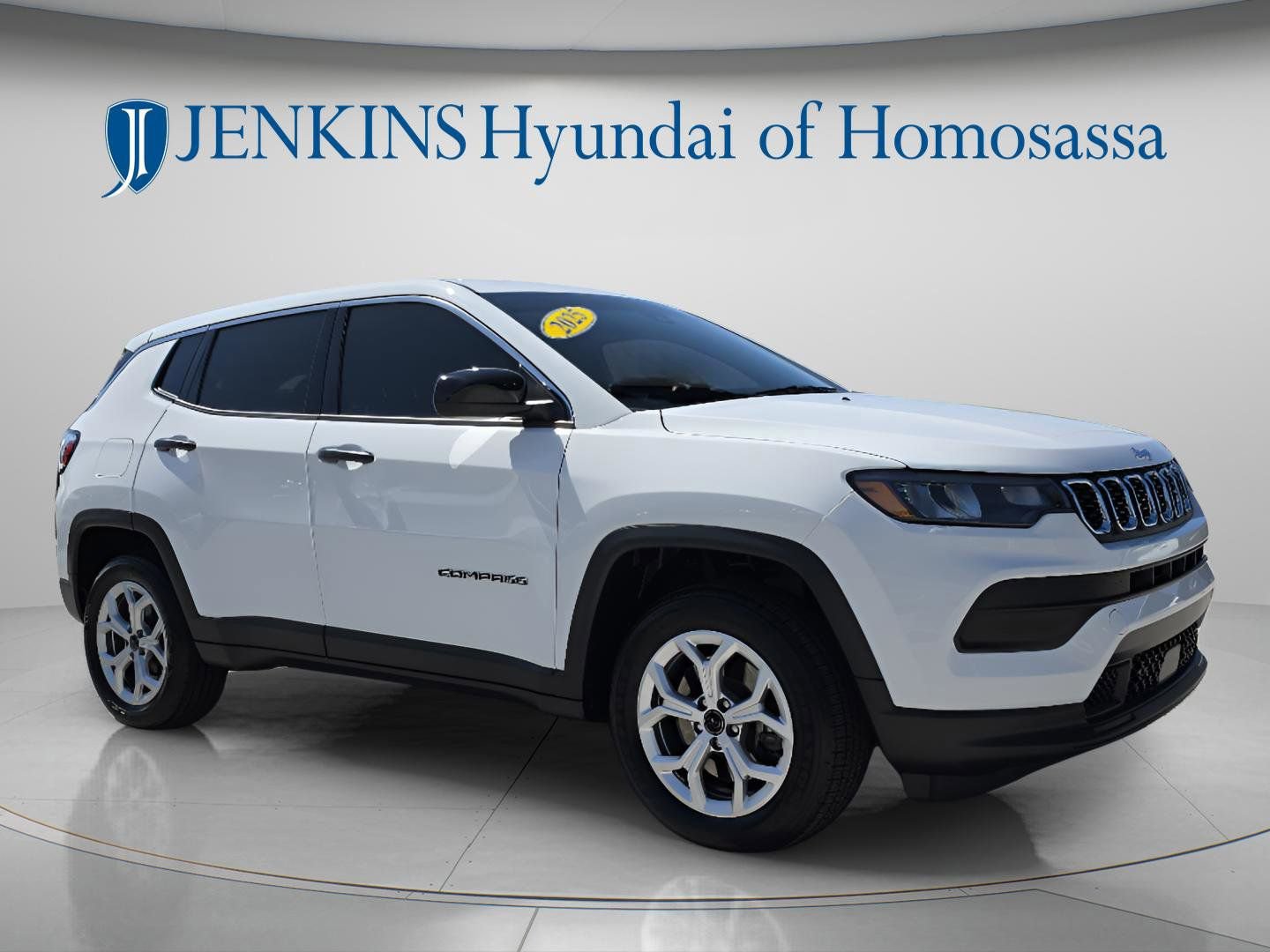 Used 2025 Jeep Compass Sport image 2