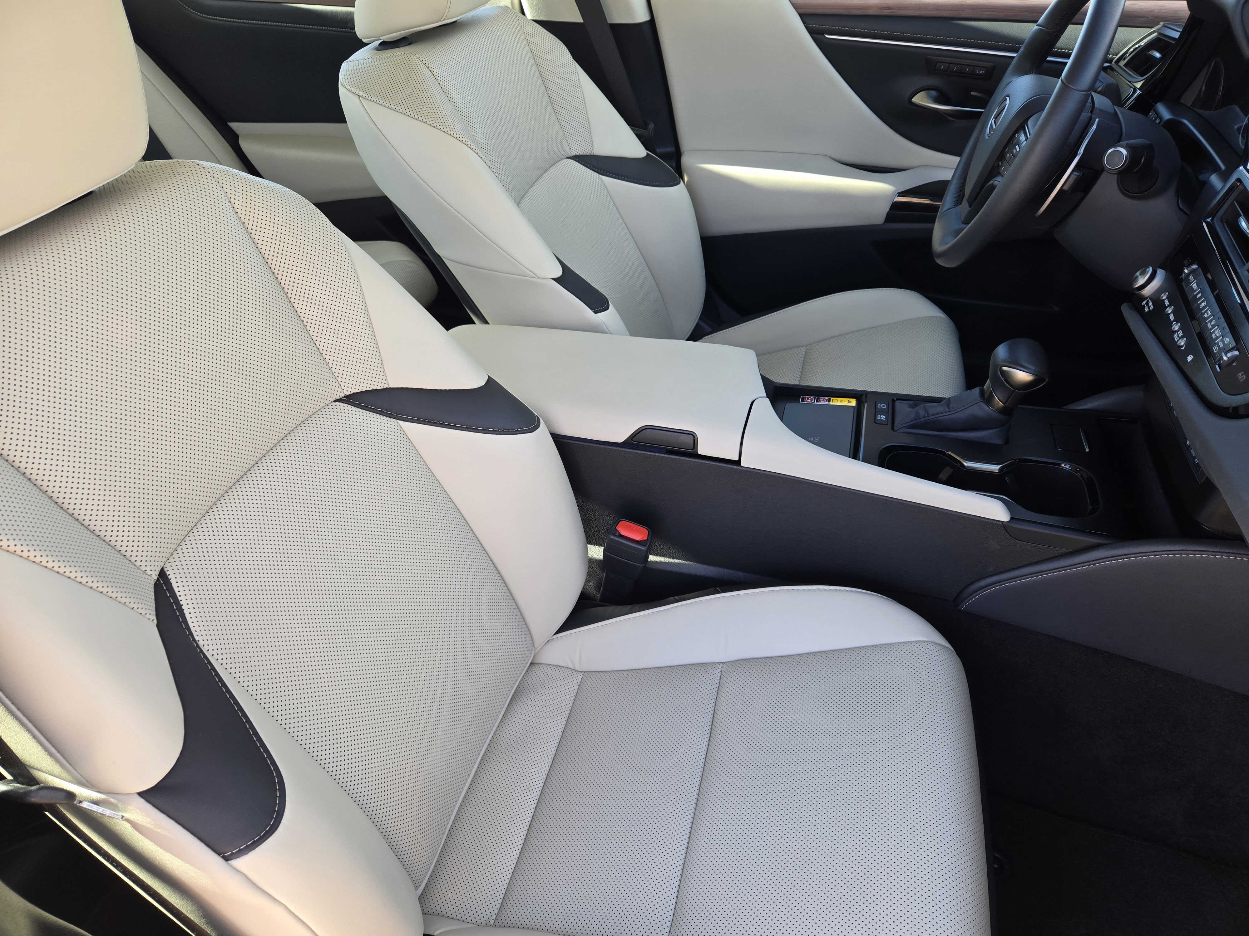 Used 2025 Lexus ES 300h w/ Premium Package image 22