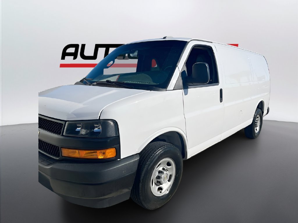 Used 2024 Chevrolet Express 2500 w/ Driver Convenience Package RWD image 3