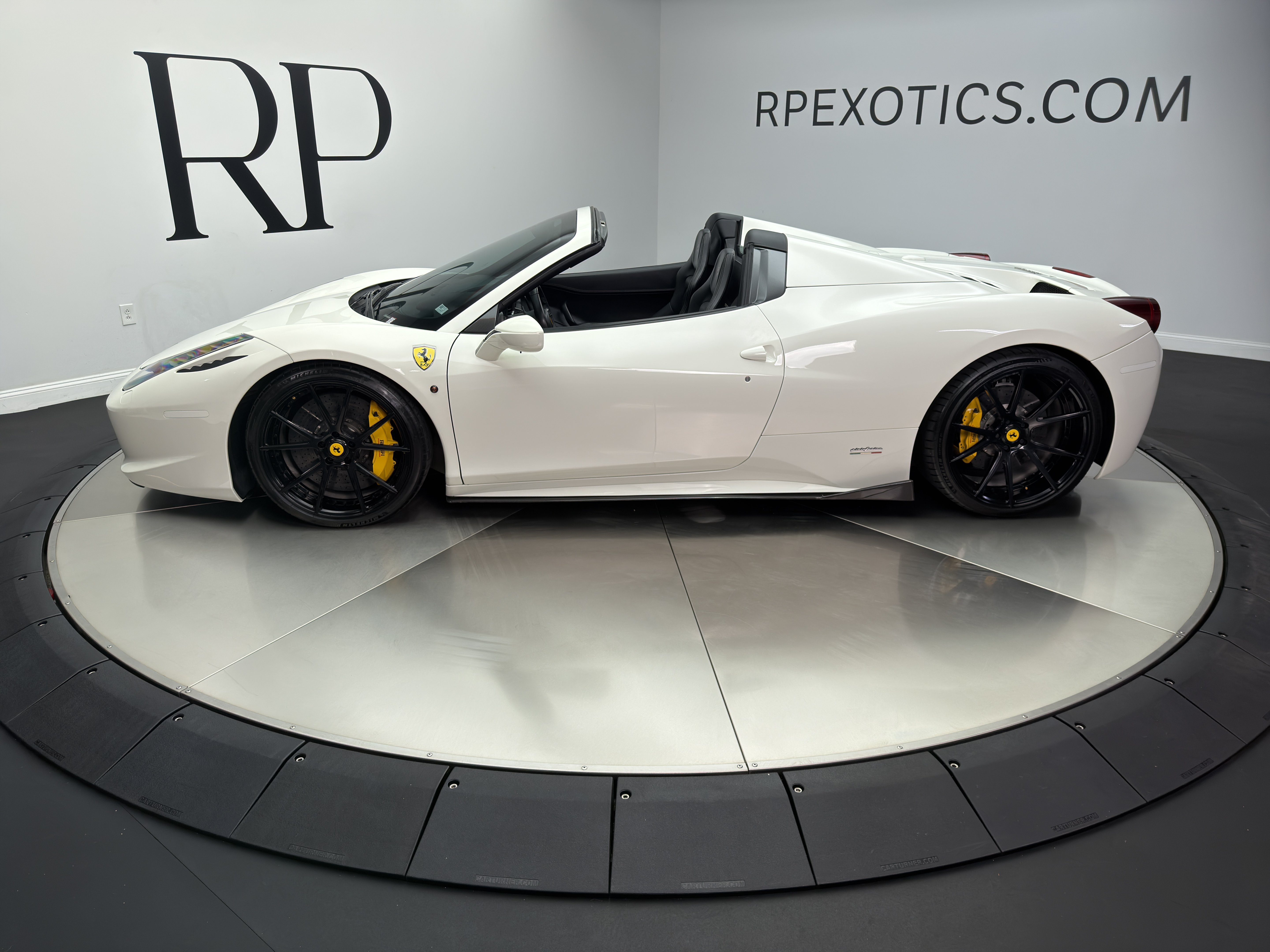 Used 2014 Ferrari 458 Spider RWD image 6