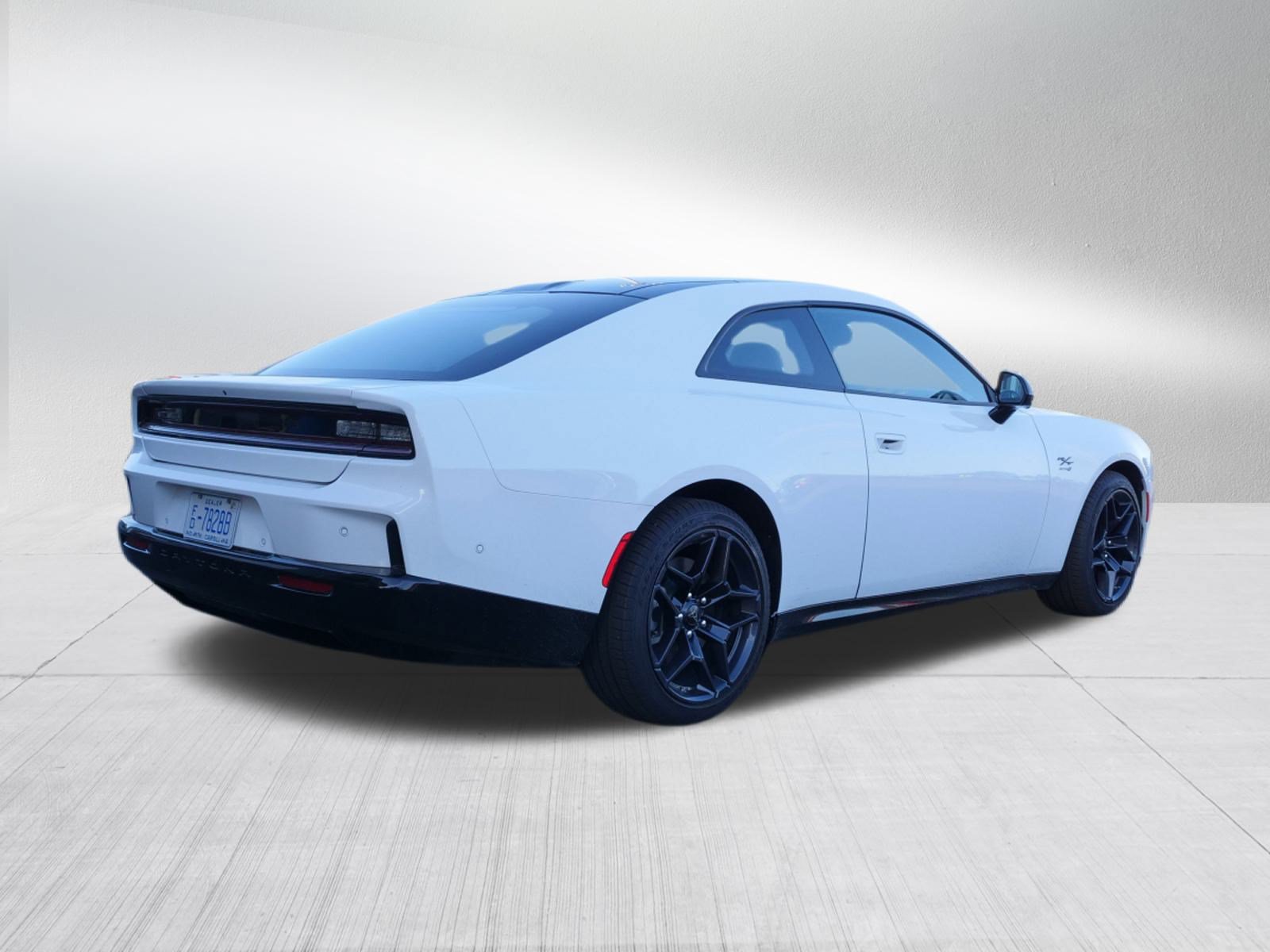 Used 2024 Dodge Charger Daytona R/T w/ Plus Group AWD/4WD image 3
