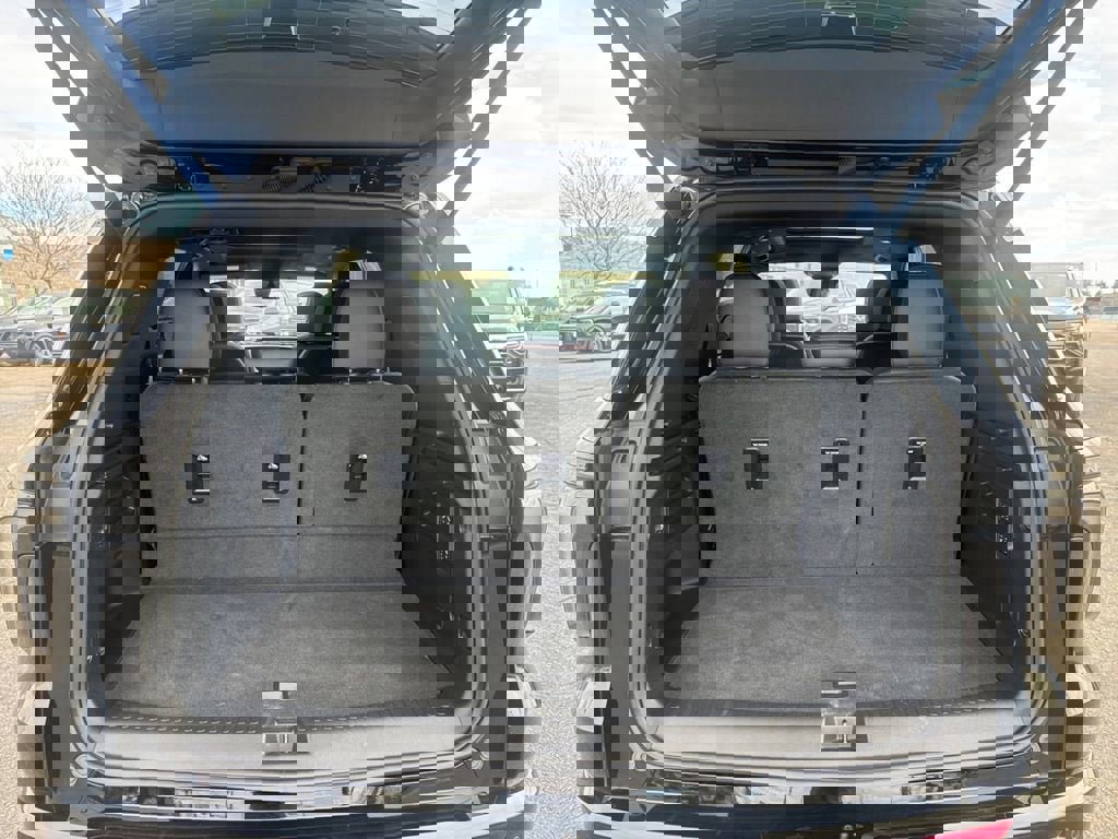 Used 2025 Chevrolet Traverse RS image 17