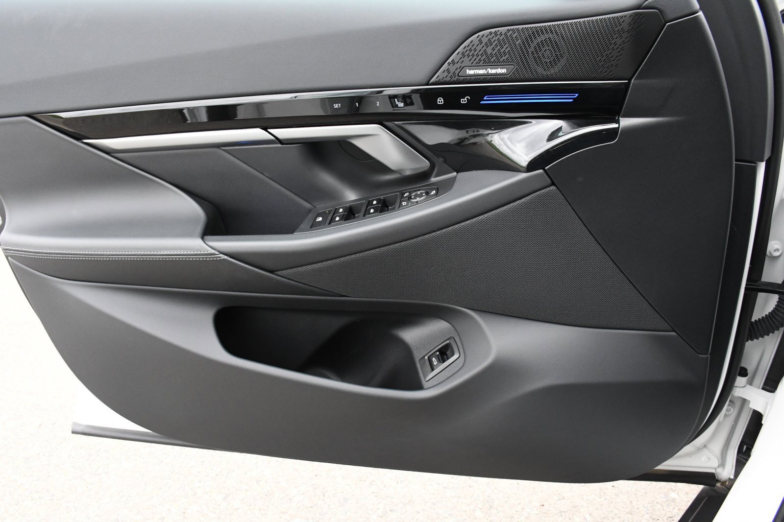 Used 2024 BMW 530i xDrive w/ Convenience Package image 18