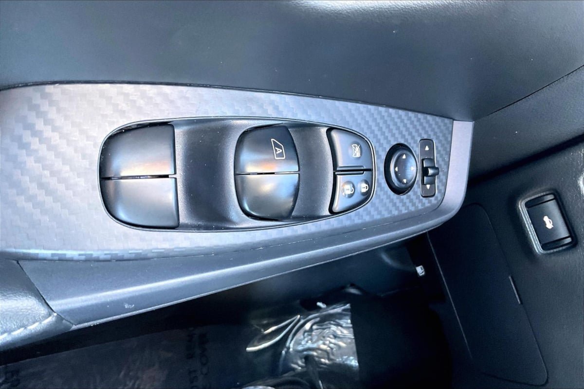 Used 2025 Nissan Sentra SV FWD image 35