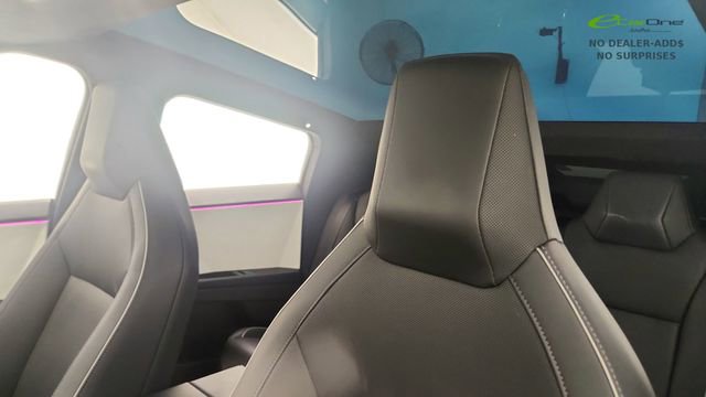 Used 2024 Tesla Cybertruck AWD Crew Cab image 31