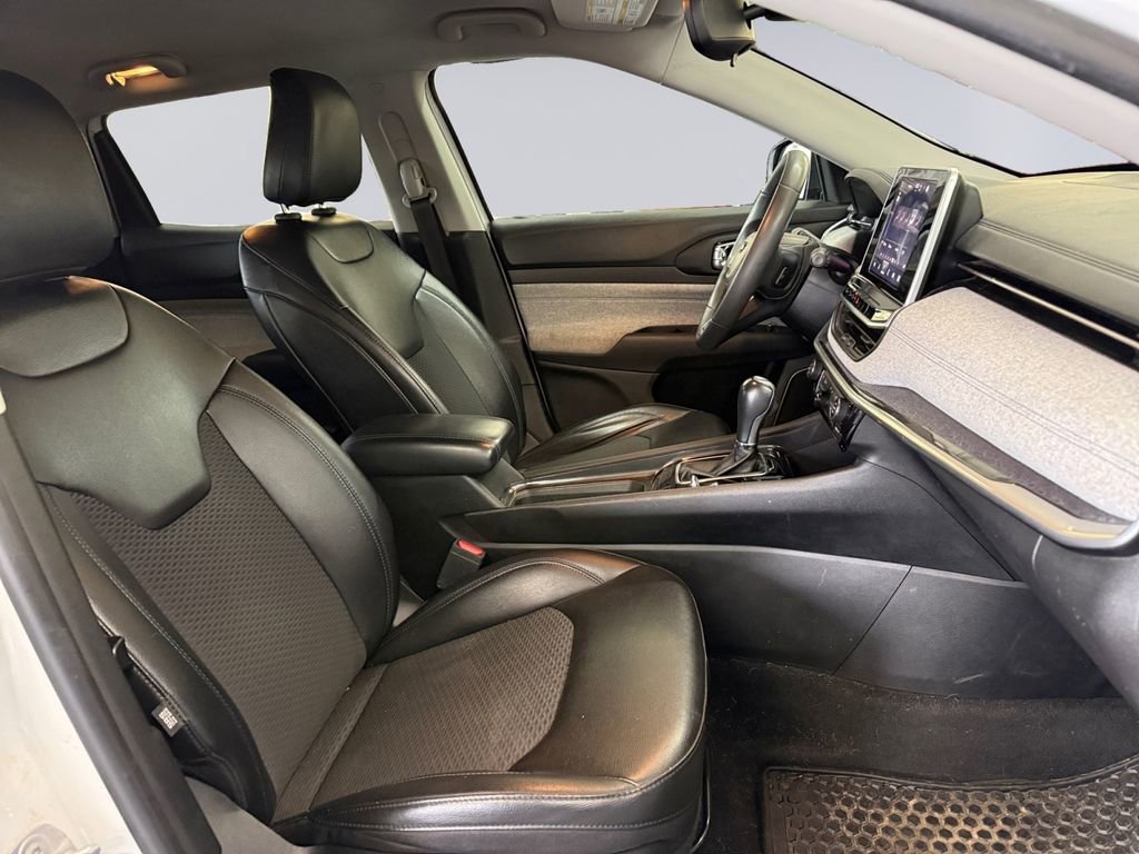 Used 2022 Jeep Compass Latitude image 17