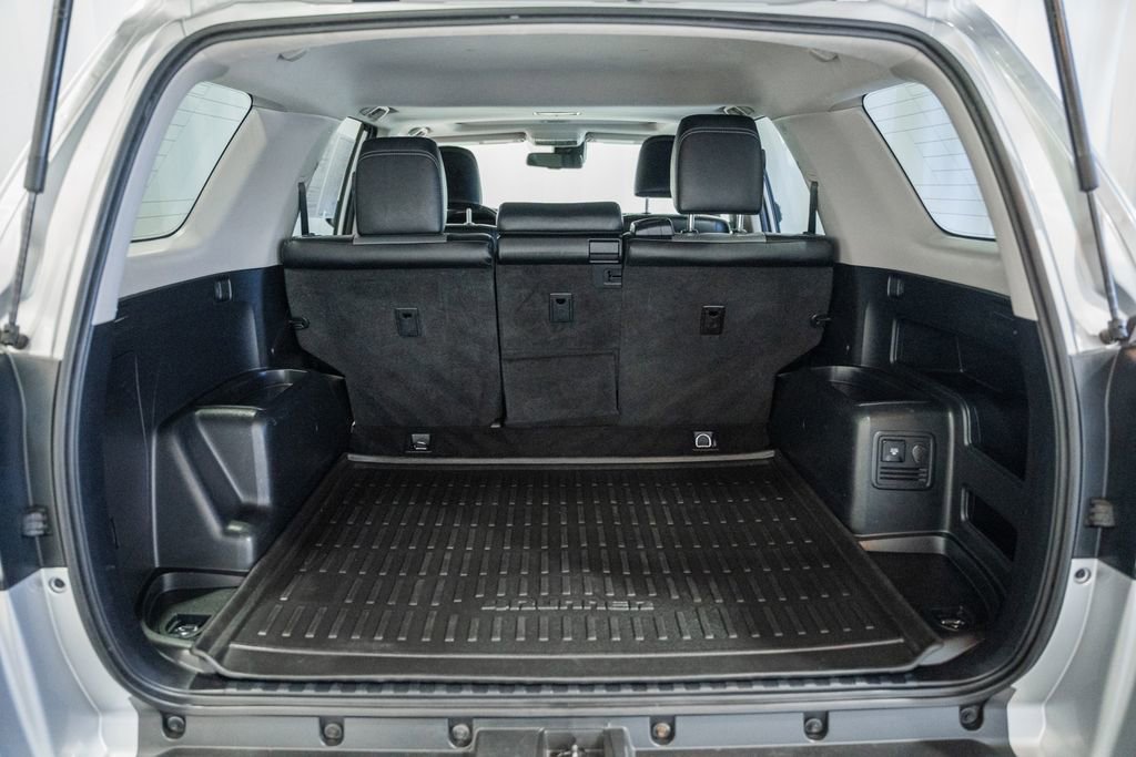 Used 2020 Toyota 4Runner SR5 Premium w/ Moonroof Package AWD/4WD image 8