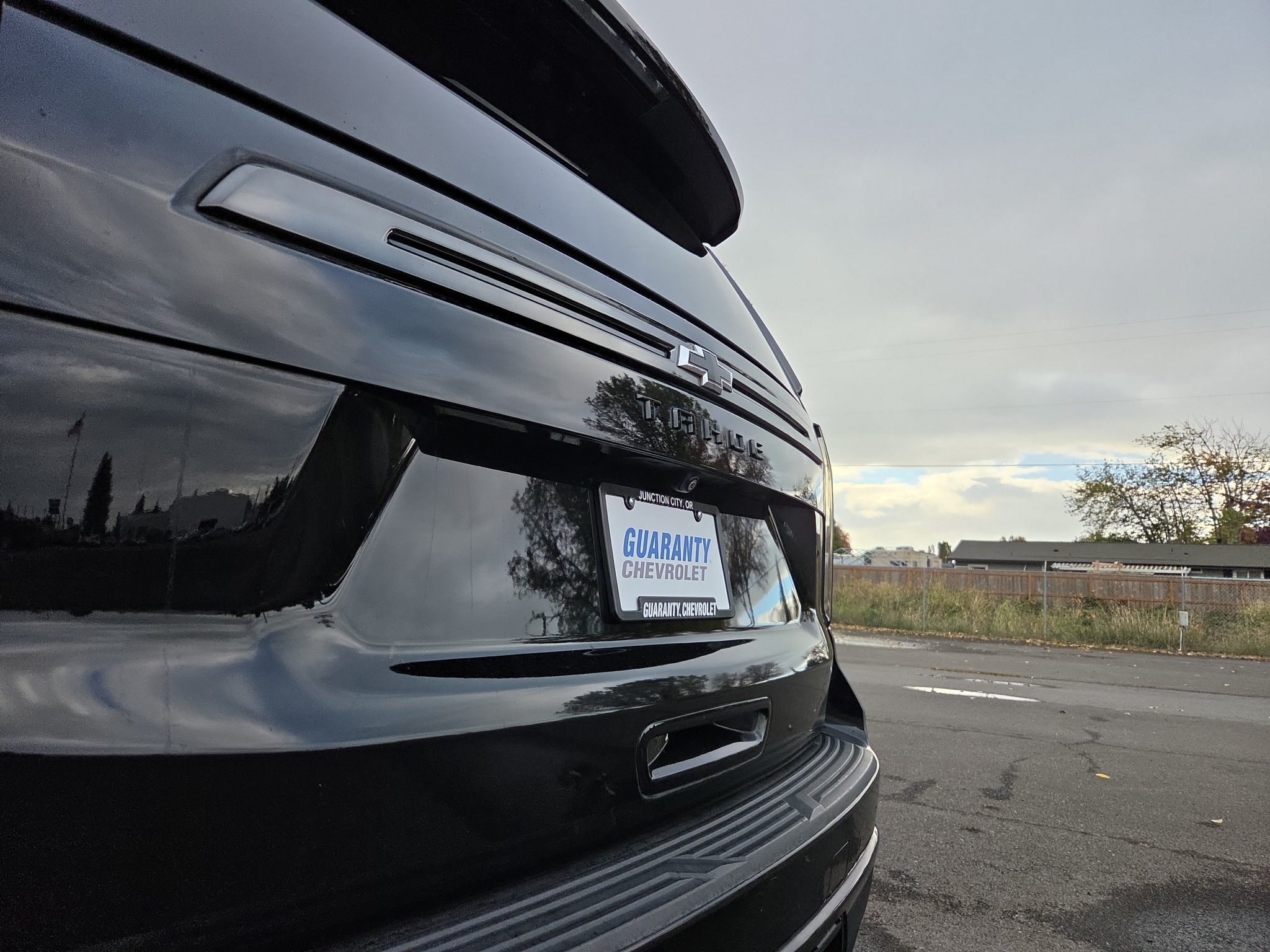 Used 2022 Chevrolet Tahoe Z71 w/ Luxury Package AWD/4WD image 11