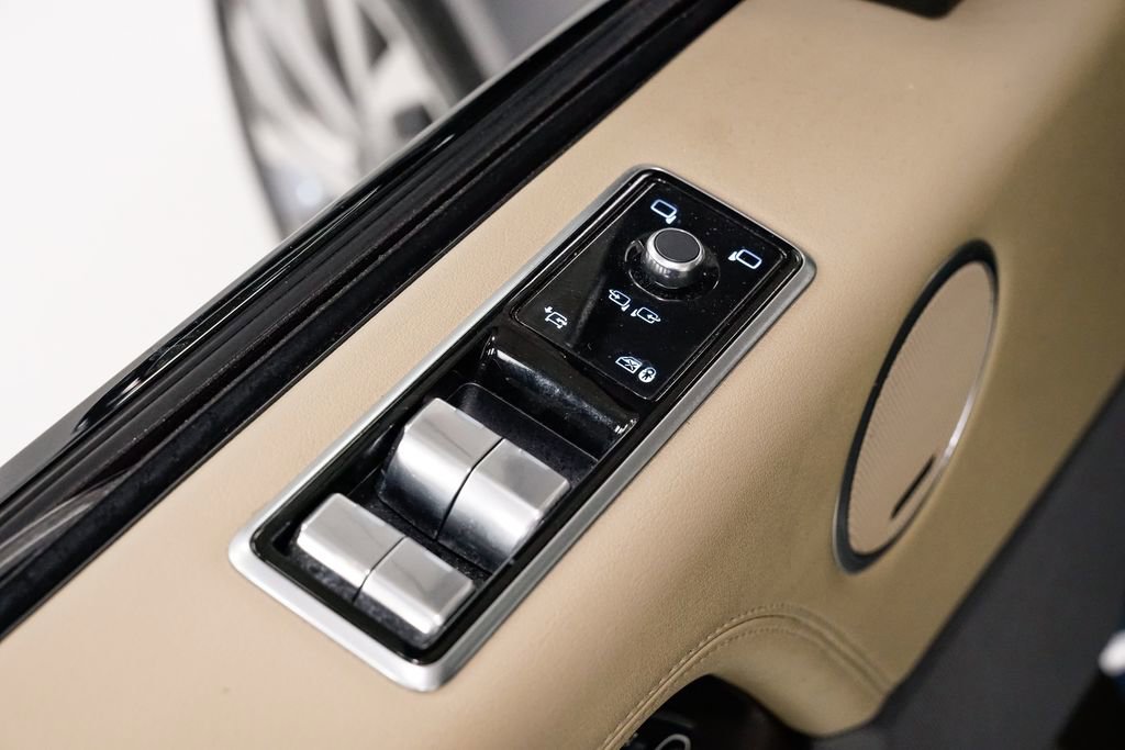 Used 2020 Land Rover Range Rover HSE image 11