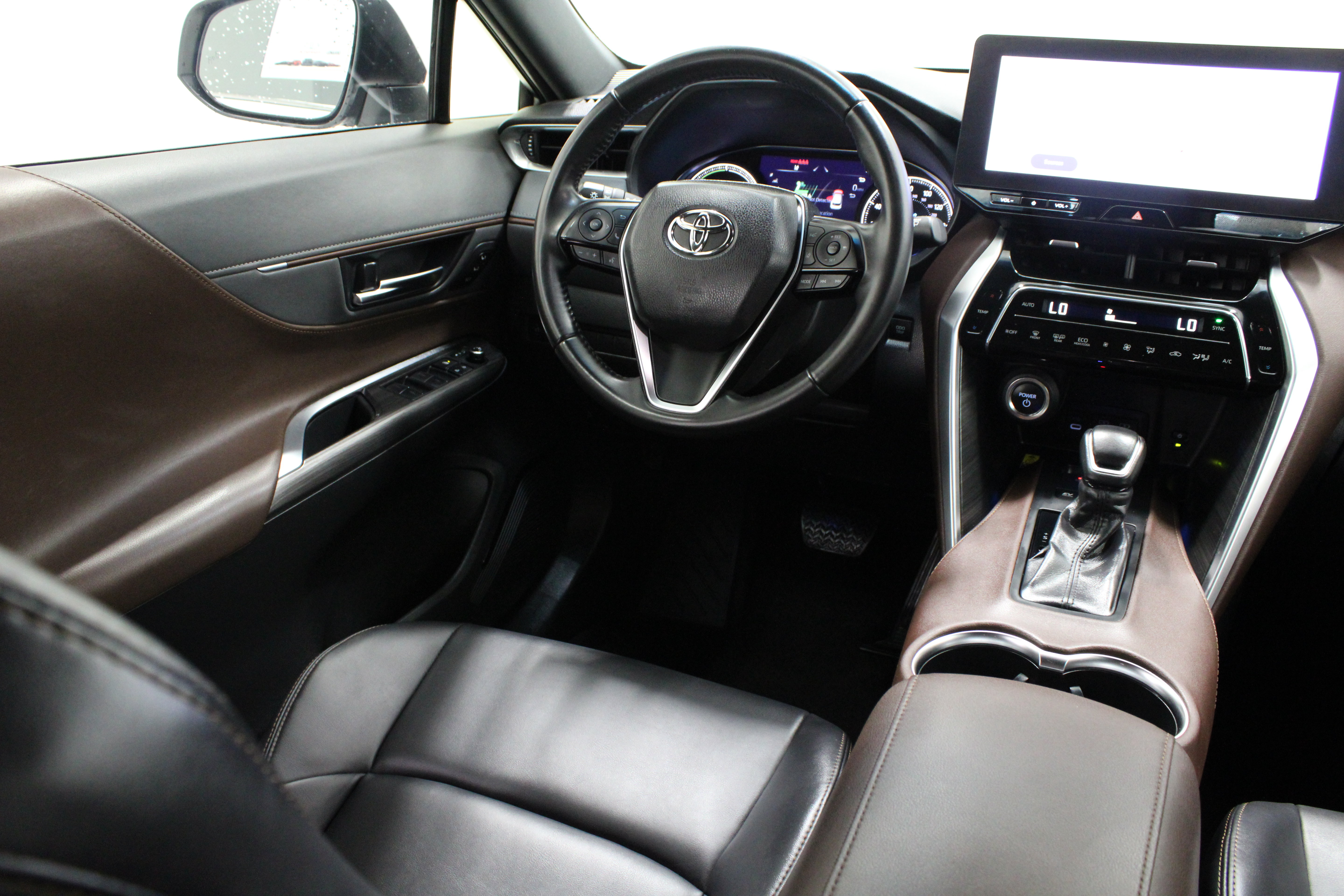 Certified 2024 Toyota Venza XLE AWD/4WD image 29