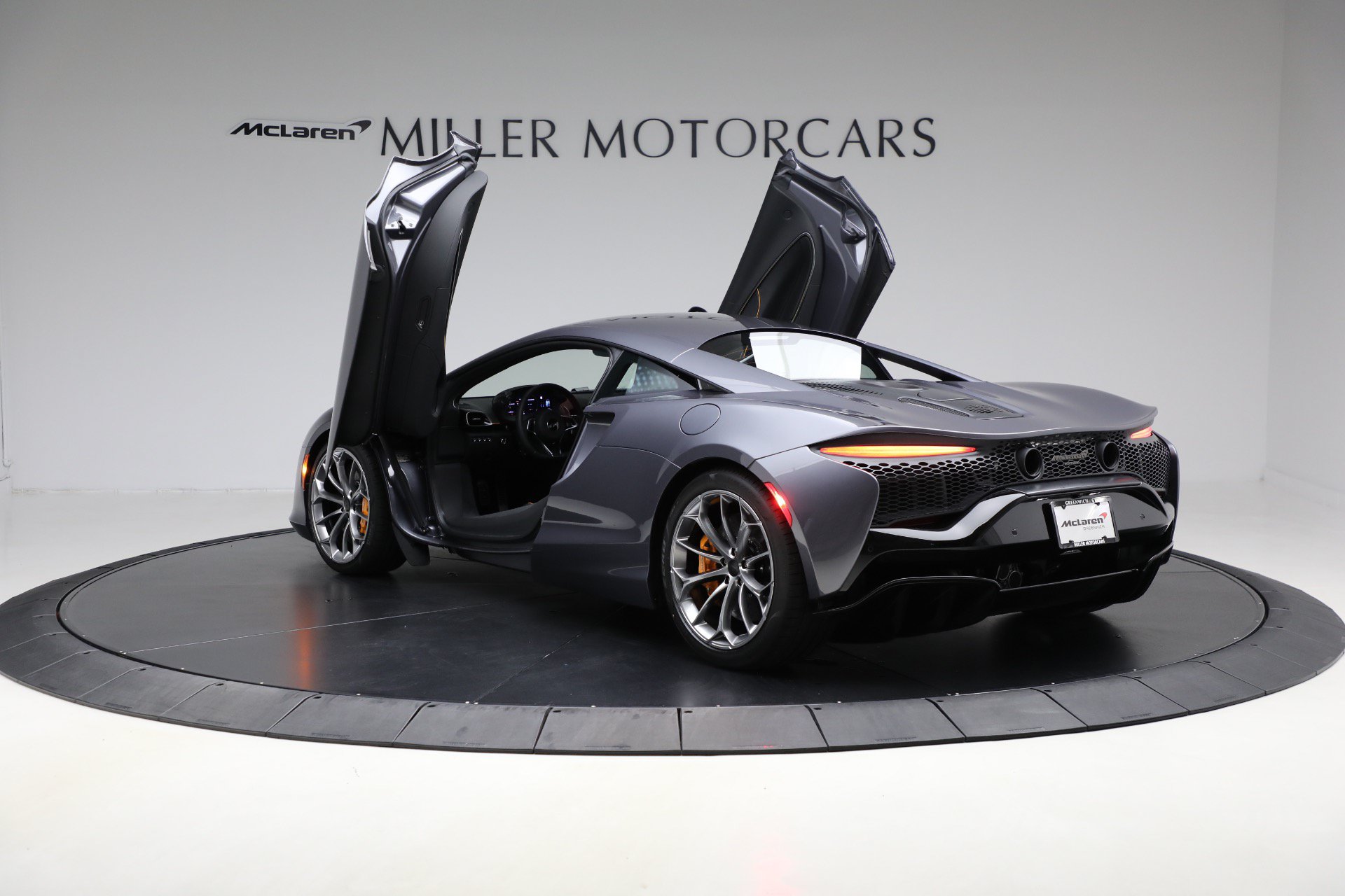 New 2025 McLaren Artura RWD image 18