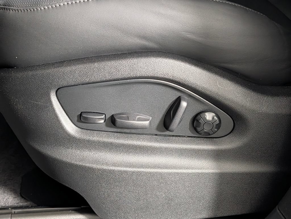 New 2026 Porsche Cayenne Coupe AWD/4WD image 29