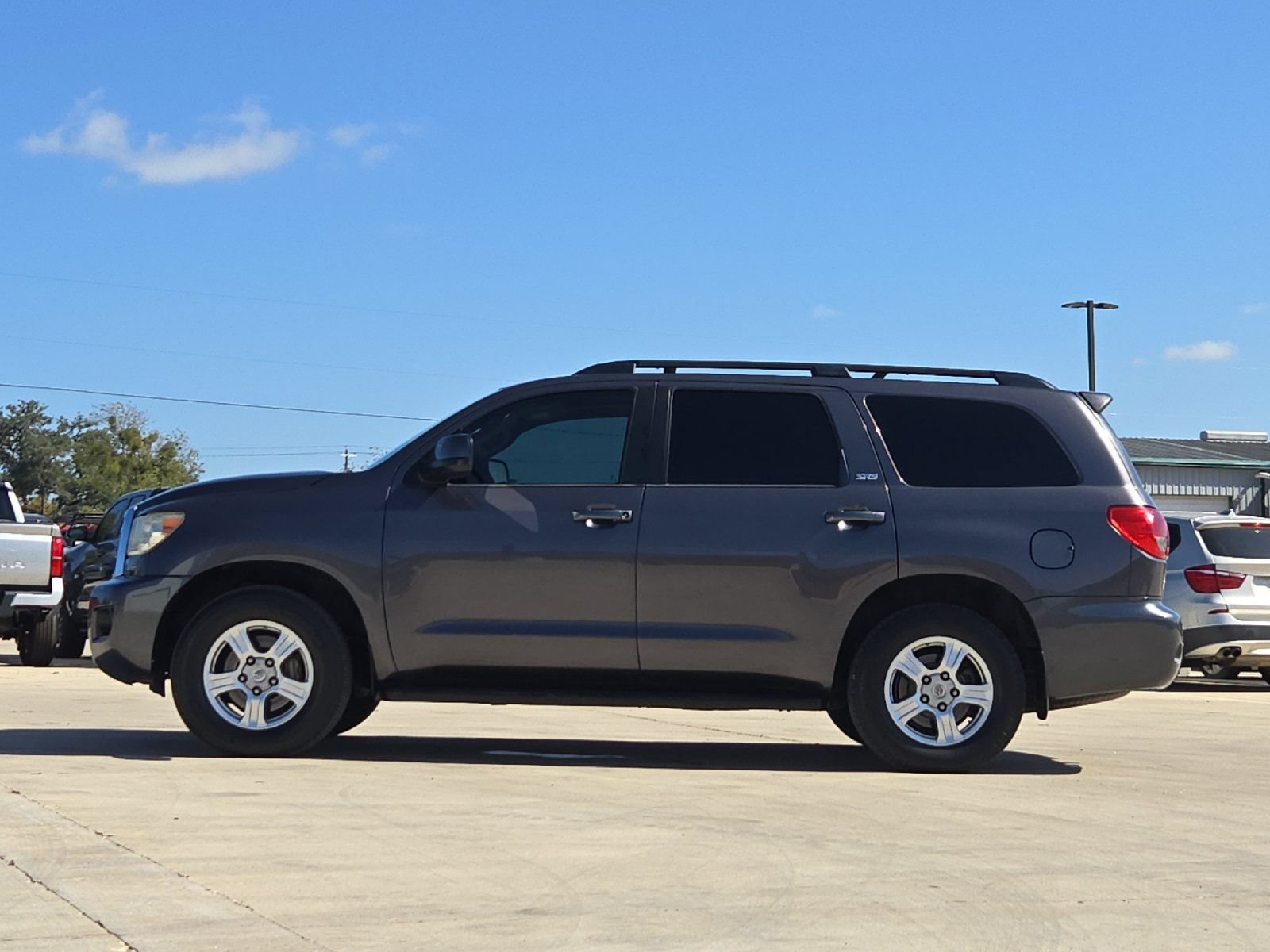 Used 2015 Toyota Sequoia SR5 RWD image 2