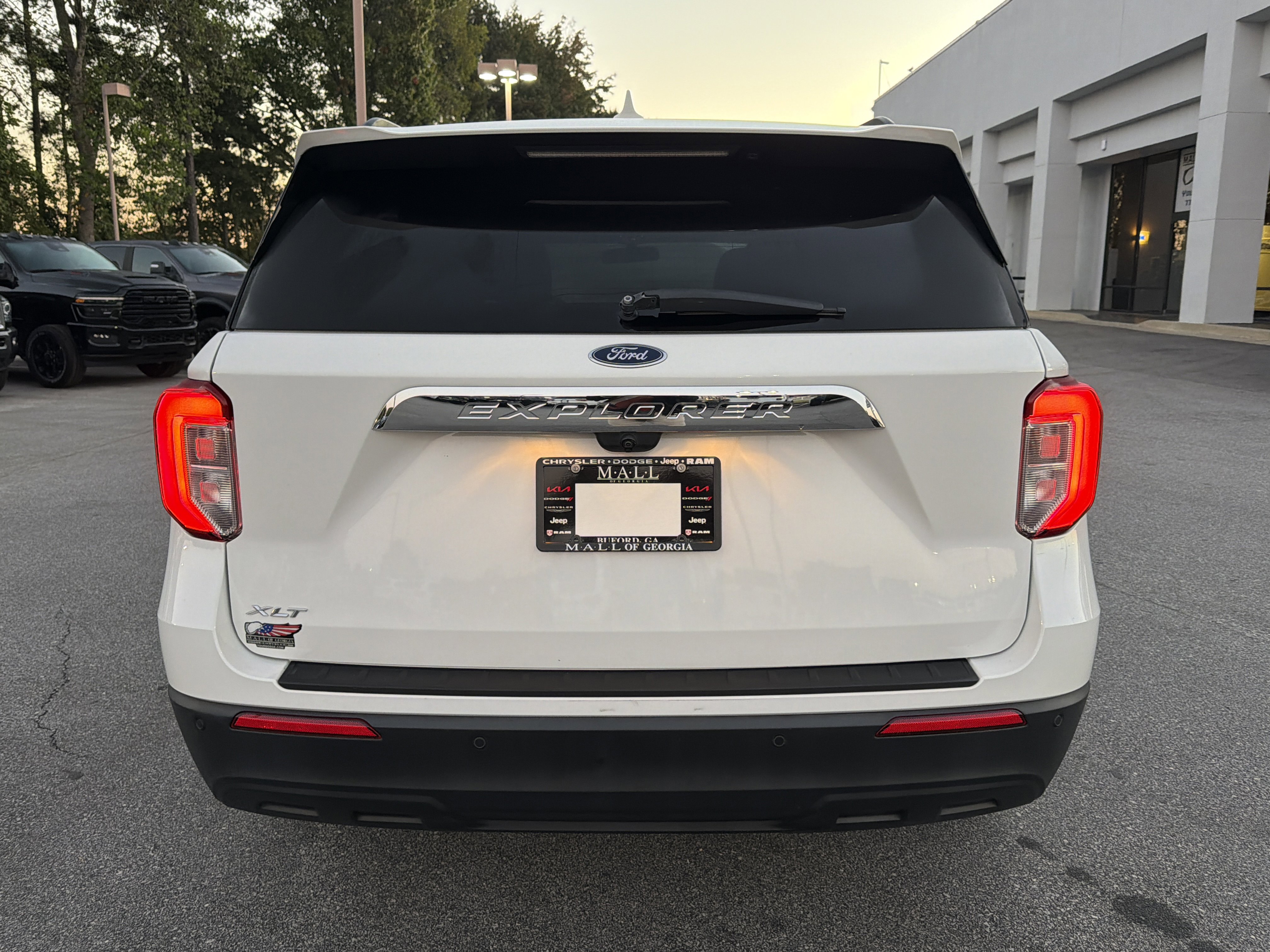 Used 2022 Ford Explorer XLT image 7