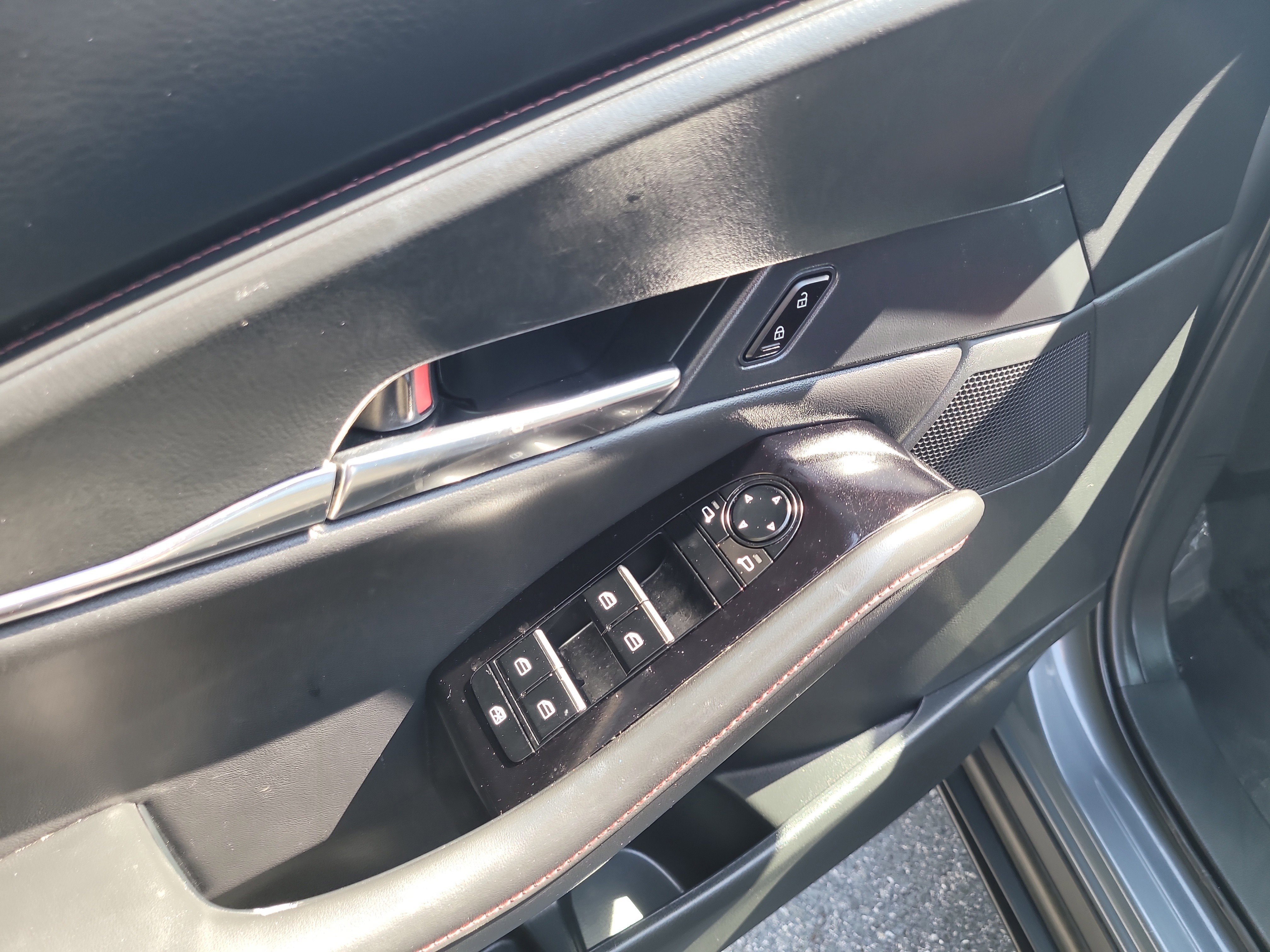 Used 2025 MAZDA CX-30 AWD 2.5 S w/ Preferred Package image 18