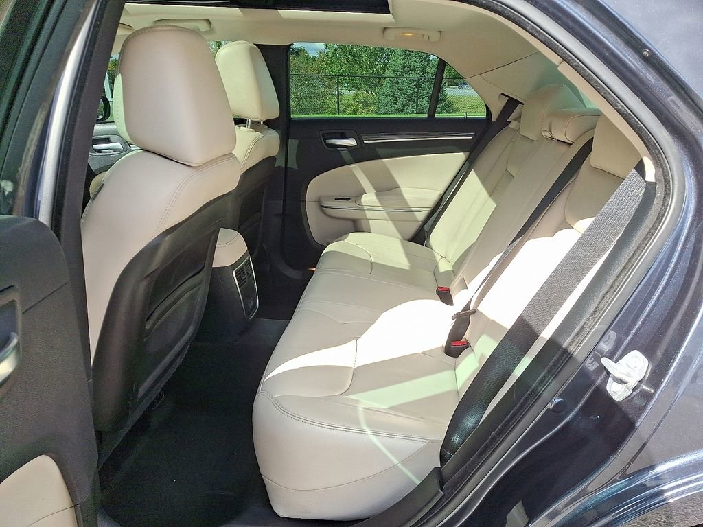 Used 2016 Chrysler 300 Limited image 10