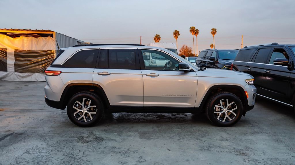 Certified 2024 Jeep Grand Cherokee Limited image 13
