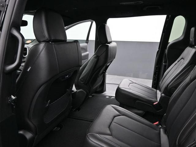 New 2026 Chrysler Pacifica Select w/ S Appearance Package AWD/4WD image 13