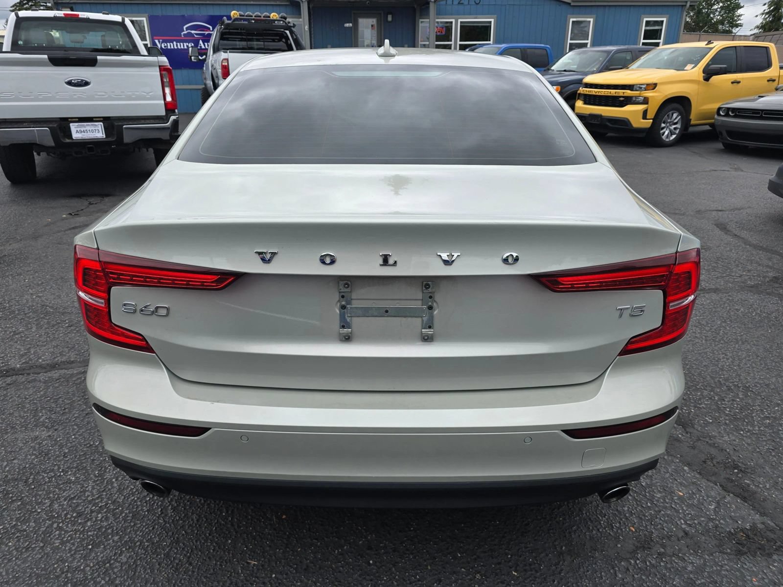 Used 2019 Volvo S60 T5 Momentum w/ Multimedia Package FWD image 4