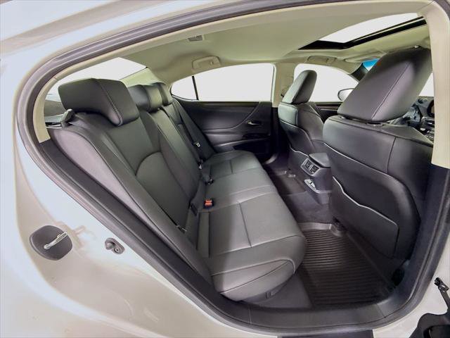 Certified 2025 Lexus ES 300h w/ Premium Package FWD image 22