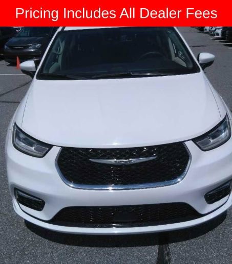 Used 2023 Chrysler Pacifica Touring-L FWD image 2