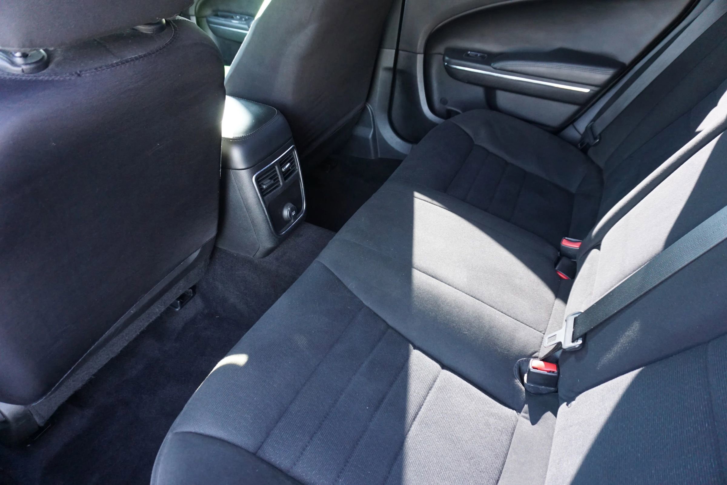 Used 2014 Dodge Charger SE RWD image 18