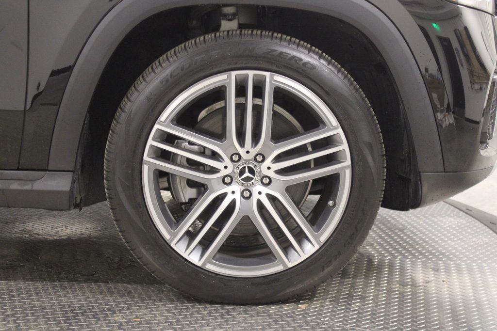 Used 2024 Mercedes-Benz GLS 450 4MATIC image 14