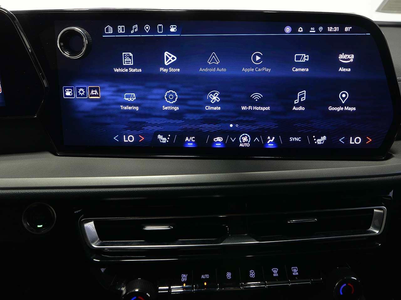 Used 2025 Chevrolet Traverse LT image 16