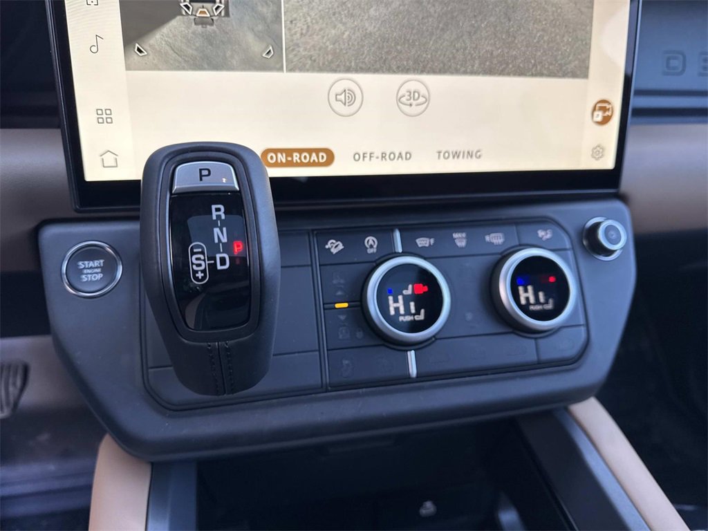 New 2026 Land Rover Defender 130 X-Dynamic SE image 24
