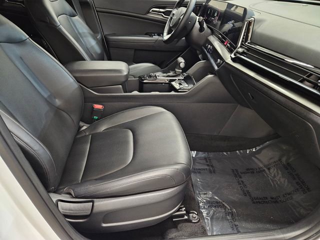 Used 2025 Kia Sportage EX image 19