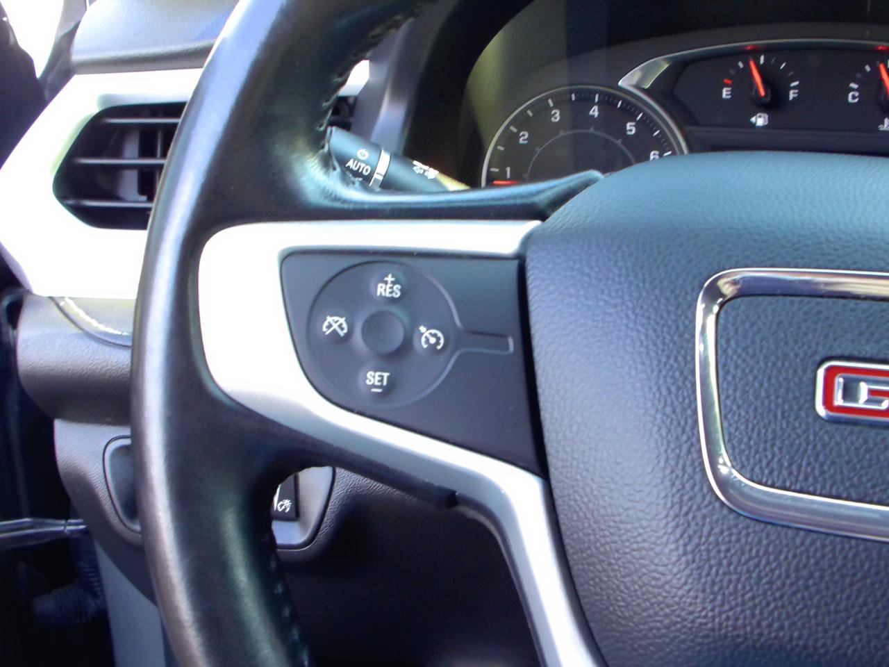 Used 2020 GMC Acadia SLE w/ Driver Convenience Package FWD image 16