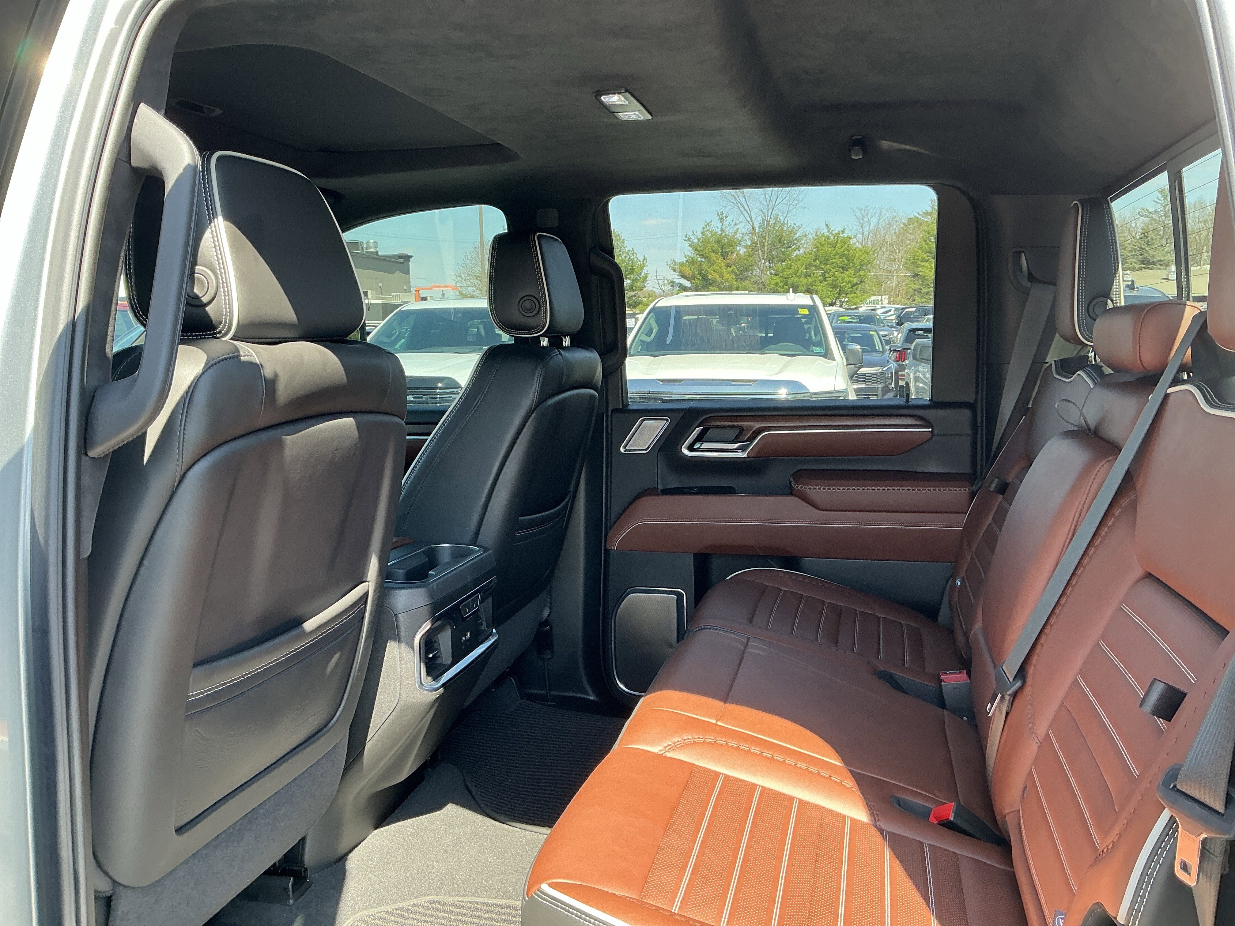 Used 2024 GMC Sierra 2500 Denali Ultimate AWD/4WD image 10