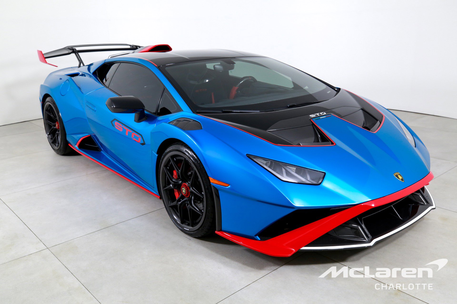 Used 2023 Lamborghini Huracan STO RWD image 3