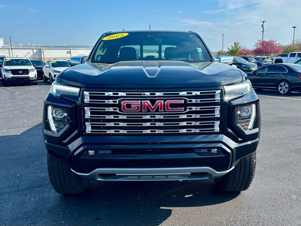 Used 2025 GMC Canyon Denali image 10