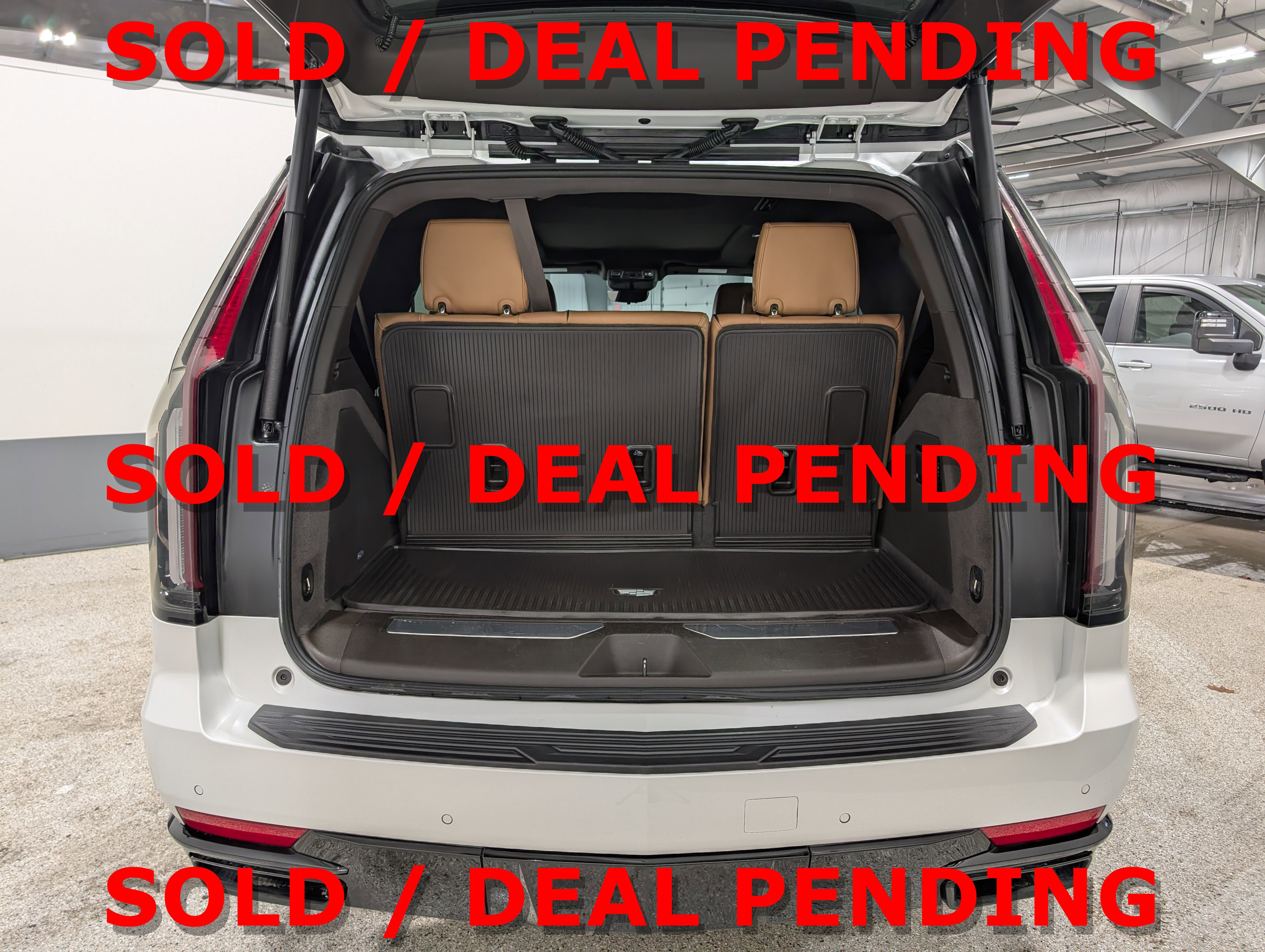 Used 2023 Cadillac Escalade Sport w/ LPO, ONYX Package image 20